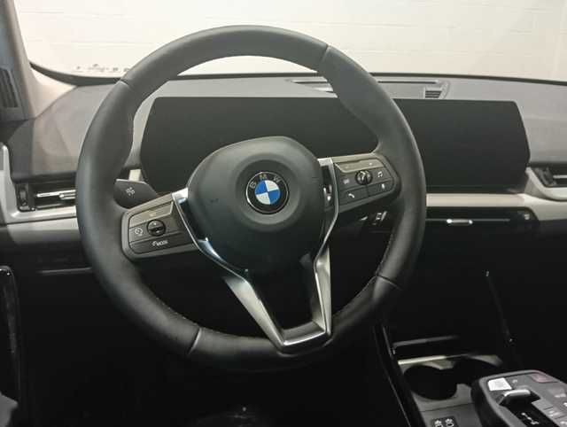 BMW X1 sDrive18i color Negro. Año 2024. 100KW(136CV). Gasolina. En concesionario Quadis Munich (Terrassa) de Barcelona