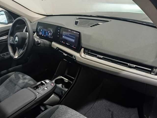 BMW X1 sDrive18i color Negro. Año 2024. 100KW(136CV). Gasolina. En concesionario Quadis Munich (Terrassa) de Barcelona