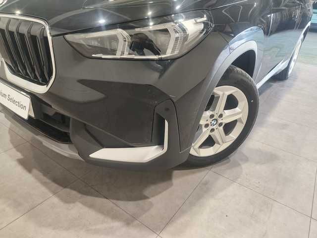 BMW X1 sDrive18i color Negro. Año 2024. 100KW(136CV). Gasolina. En concesionario Quadis Munich (Terrassa) de Barcelona