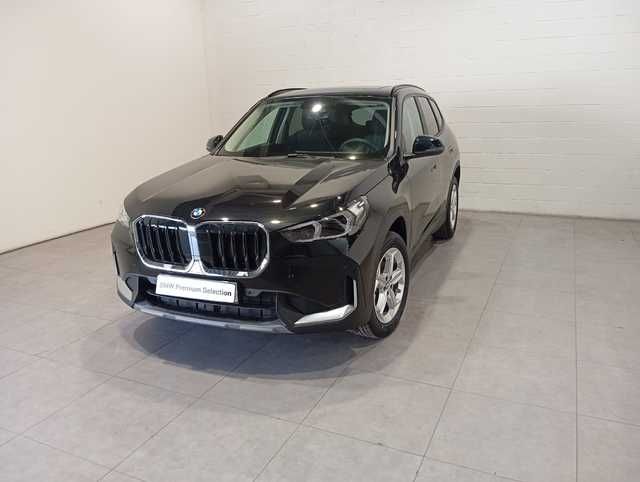Fotos de BMW X1 sDrive18i color Negro. Año 2024. 100KW(136CV). Gasolina. En concesionario Quadis Munich (Terrassa) de Barcelona