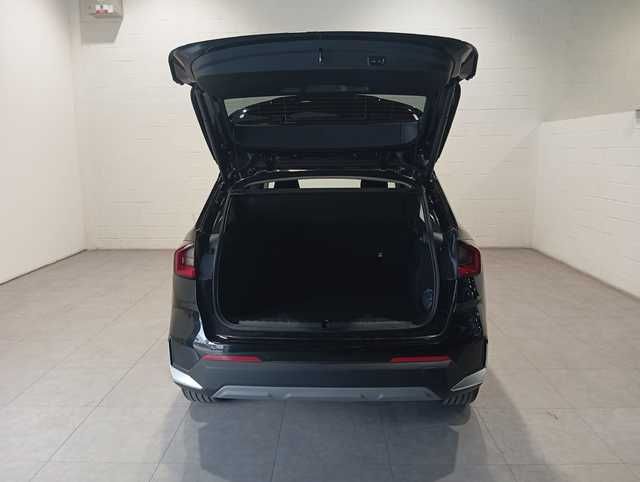 BMW X1 sDrive18i color Negro. Año 2024. 100KW(136CV). Gasolina. En concesionario Quadis Munich (Terrassa) de Barcelona