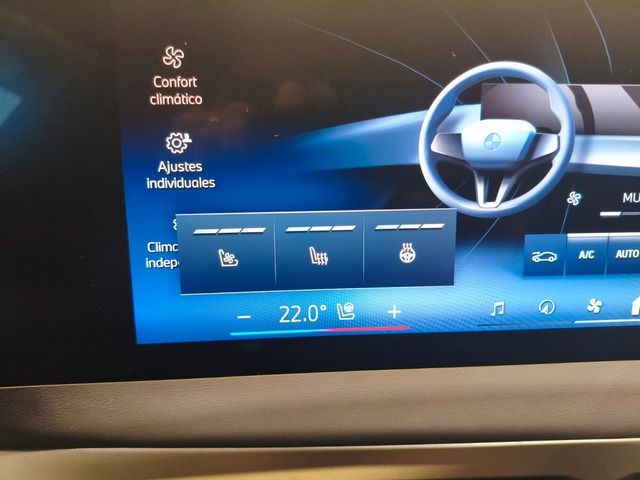 BMW iX xDrive45 color Negro. Año 2025. 300KW(408CV). Eléctrico. En concesionario Quadis Munich (Terrassa) de Barcelona