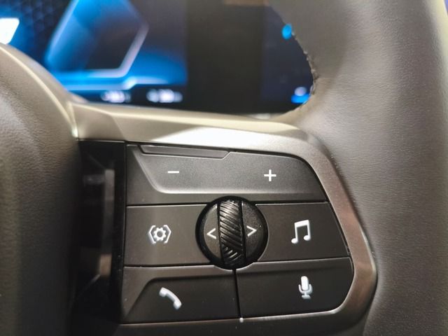 BMW iX xDrive45 color Negro. Año 2025. 300KW(408CV). Eléctrico. En concesionario Quadis Munich (Terrassa) de Barcelona