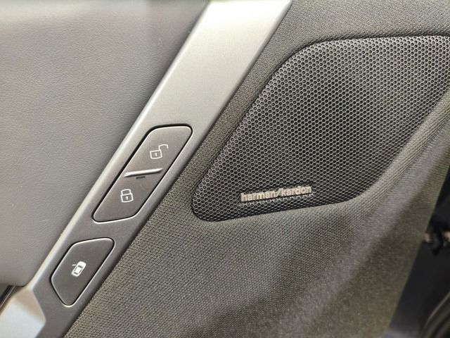 BMW iX xDrive45 color Negro. Año 2025. 300KW(408CV). Eléctrico. En concesionario Quadis Munich (Terrassa) de Barcelona