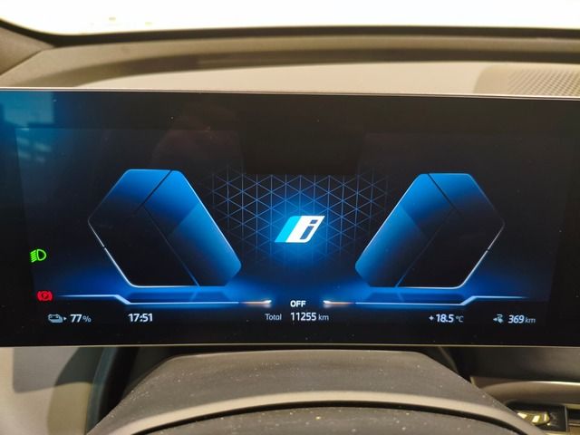 BMW iX xDrive45 color Negro. Año 2025. 300KW(408CV). Eléctrico. En concesionario Quadis Munich (Terrassa) de Barcelona