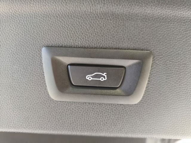 BMW iX xDrive45 color Negro. Año 2025. 300KW(408CV). Eléctrico. En concesionario Quadis Munich (Terrassa) de Barcelona