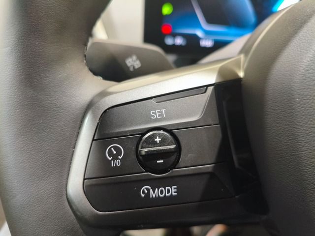 BMW iX xDrive45 color Negro. Año 2025. 300KW(408CV). Eléctrico. En concesionario Quadis Munich (Terrassa) de Barcelona