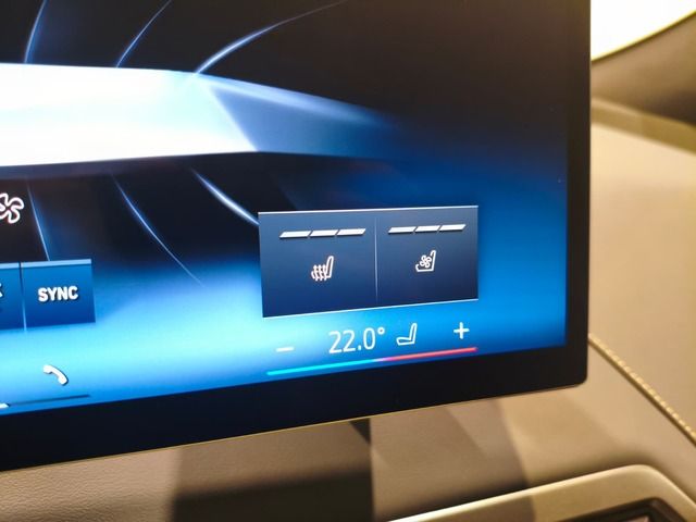 BMW iX xDrive45 color Negro. Año 2025. 300KW(408CV). Eléctrico. En concesionario Quadis Munich (Terrassa) de Barcelona