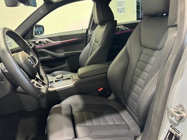 BMW i4 eDrive40 color Gris. Año 2025. 250KW(340CV). Eléctrico. En concesionario Quadis Munich de Barcelona