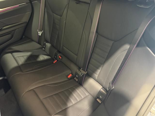 BMW i4 eDrive40 color Gris. Año 2025. 250KW(340CV). Eléctrico. En concesionario Quadis Munich de Barcelona