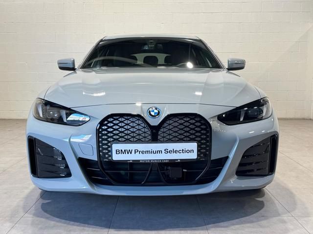 Fotos de BMW i4 eDrive40 color Gris. Año 2025. 250KW(340CV). Eléctrico. En concesionario Quadis Munich (Terrassa) de Barcelona