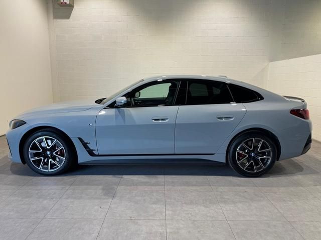 Fotos de BMW i4 eDrive40 color Gris. Año 2025. 250KW(340CV). Eléctrico. En concesionario Quadis Munich (Terrassa) de Barcelona