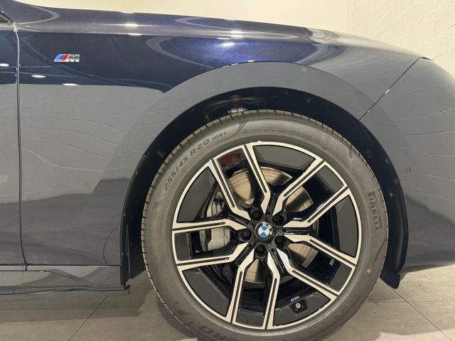 BMW i7 xDrive60 color Negro. Año 2024. 400KW(544CV). Eléctrico. En concesionario Quadis Munich (Terrassa) de Barcelona