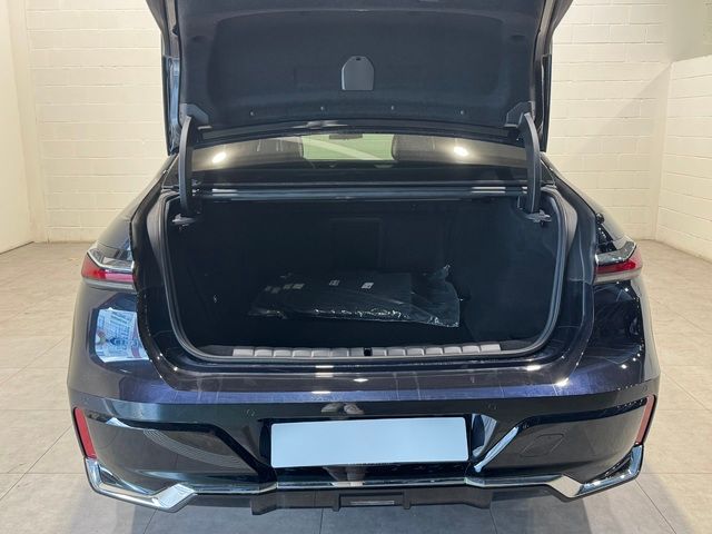 BMW i7 xDrive60 color Negro. Año 2024. 400KW(544CV). Eléctrico. En concesionario Quadis Munich (Terrassa) de Barcelona