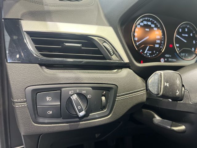 BMW X2 sDrive16d color Negro. Año 2021. 85KW(116CV). Diésel. En concesionario Quadis Munich (Manresa) de Barcelona