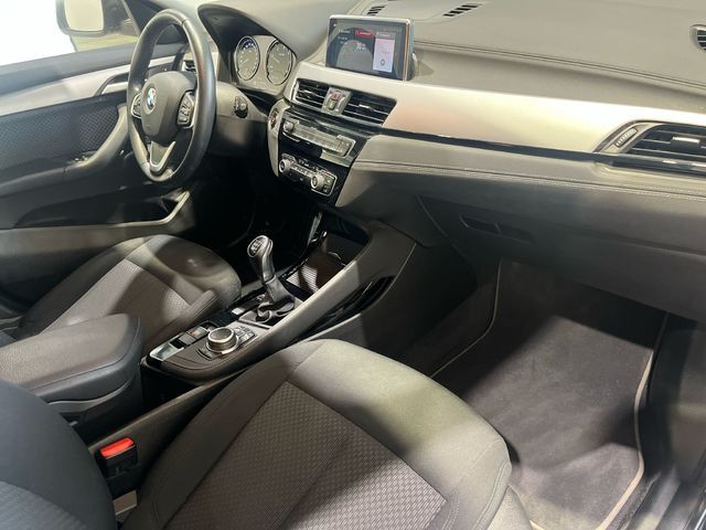 BMW X2 sDrive16d color Negro. Año 2021. 85KW(116CV). Diésel. En concesionario Quadis Munich (Manresa) de Barcelona