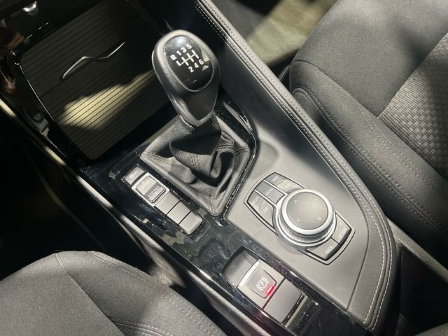 BMW X2 sDrive16d color Negro. Año 2021. 85KW(116CV). Diésel. En concesionario Quadis Munich (Manresa) de Barcelona