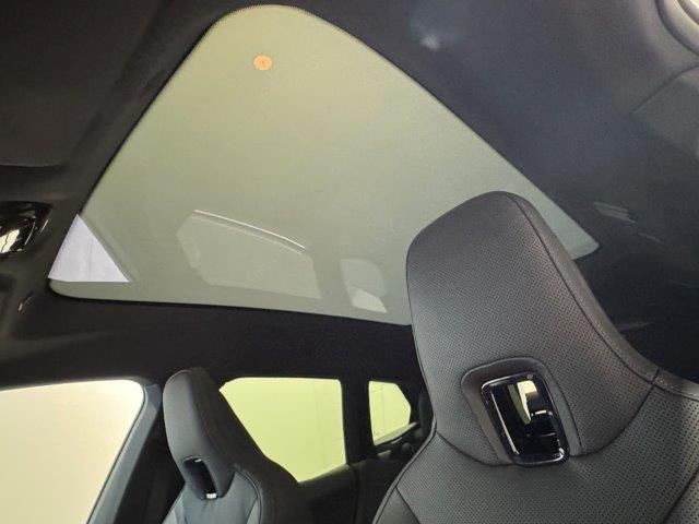 BMW iX xDrive50 color Negro. Año 2024. 385KW(523CV). Eléctrico. En concesionario Quadis Munich (Manresa) de Barcelona