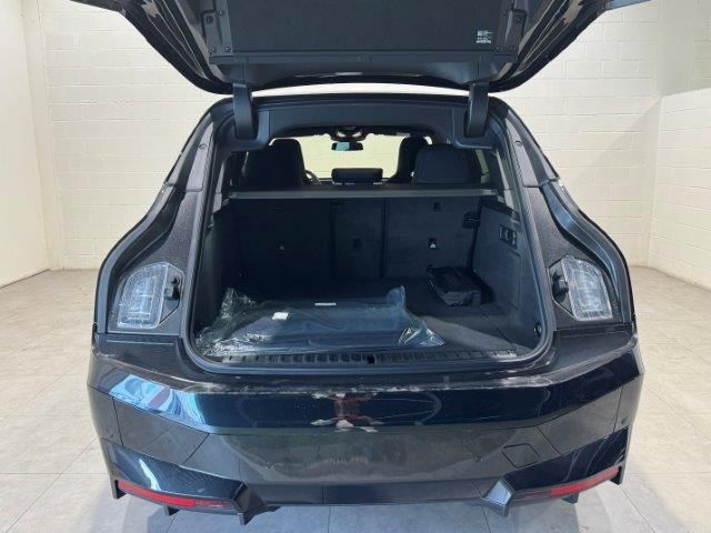 BMW iX xDrive50 color Negro. Año 2024. 385KW(523CV). Eléctrico. En concesionario Quadis Munich (Manresa) de Barcelona