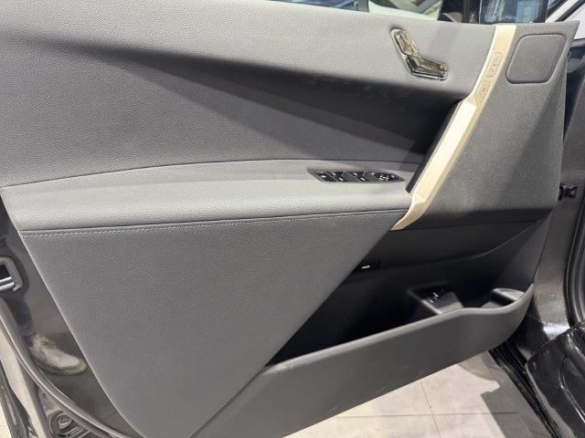 BMW iX xDrive50 color Negro. Año 2024. 385KW(523CV). Eléctrico. En concesionario Quadis Munich (Manresa) de Barcelona