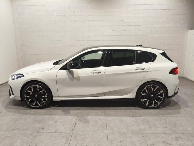 Fotos de BMW Serie 1 120d color Blanco. Año 2025. 120KW(163CV). Diésel. En concesionario Quadis Munich (Terrassa) de Barcelona