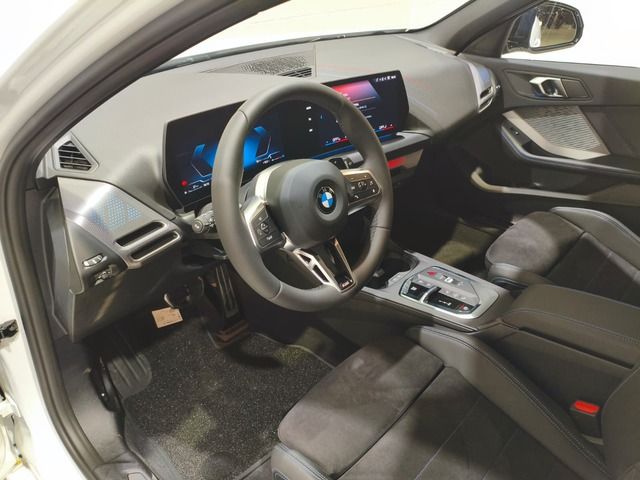 BMW Serie 1 120d color Blanco. Año 2025. 120KW(163CV). Diésel. En concesionario Quadis Munich (Terrassa) de Barcelona
