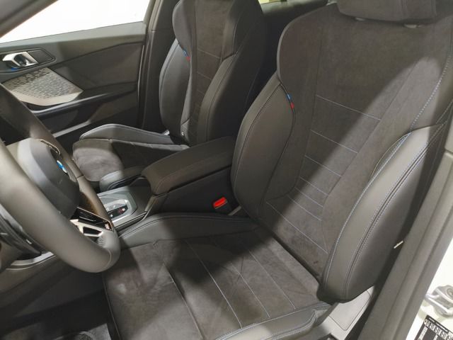 BMW Serie 1 120d color Blanco. Año 2025. 120KW(163CV). Diésel. En concesionario Quadis Munich (Terrassa) de Barcelona