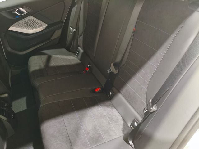 BMW Serie 1 120d color Blanco. Año 2025. 120KW(163CV). Diésel. En concesionario Quadis Munich (Terrassa) de Barcelona