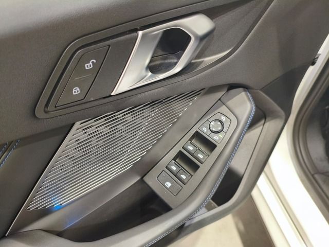 BMW Serie 1 120d color Blanco. Año 2025. 120KW(163CV). Diésel. En concesionario Quadis Munich (Terrassa) de Barcelona