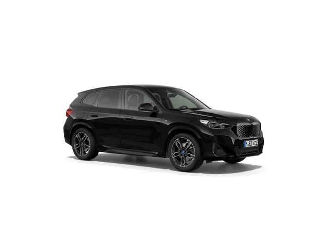 BMW iX1 xDrive30 color Negro. Año 2025. 230KW(313CV). Eléctrico. En concesionario Quadis Munich (Terrassa) de Barcelona