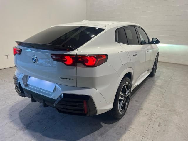 BMW X2 sDrive18d color Blanco. Año 2025. 110KW(150CV). Diésel. En concesionario Quadis Munich (Terrassa) de Barcelona