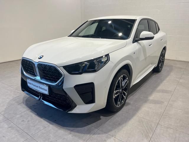 Fotos de BMW X2 sDrive18d color Blanco. Año 2025. 110KW(150CV). Diésel. En concesionario Quadis Munich (Terrassa) de Barcelona