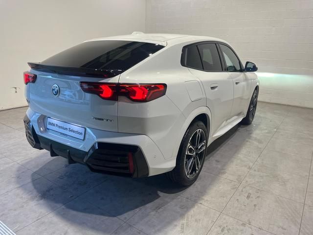 BMW X2 sDrive18d color Blanco. Año 2025. 110KW(150CV). Diésel. En concesionario Quadis Munich (Terrassa) de Barcelona