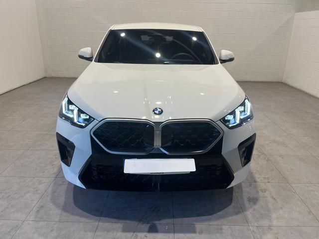 BMW X2 sDrive18d color Blanco. Año 2025. 110KW(150CV). Diésel. En concesionario Quadis Munich (Terrassa) de Barcelona