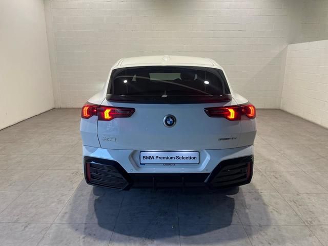 BMW X2 sDrive18d color Blanco. Año 2025. 110KW(150CV). Diésel. En concesionario Quadis Munich (Terrassa) de Barcelona