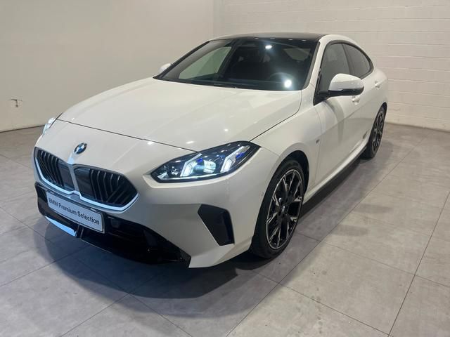 Fotos de BMW Serie 2 220d Gran Coupe color Blanco. Año 2025. 120KW(163CV). Diésel. En concesionario Quadis Munich (Terrassa) de Barcelona