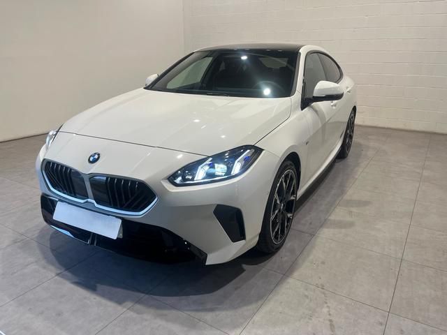 BMW Serie 2 220d Gran Coupe color Blanco. Año 2025. 120KW(163CV). Diésel. En concesionario Quadis Munich (Terrassa) de Barcelona