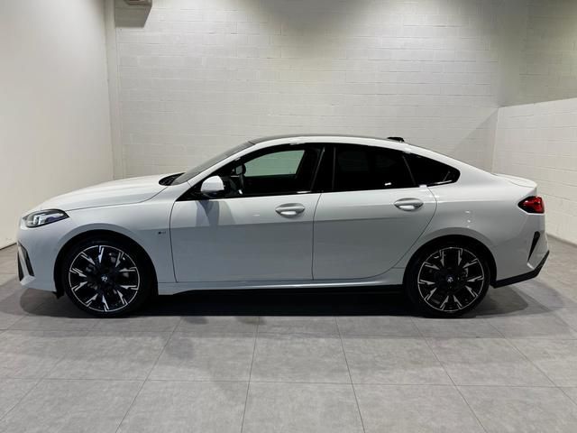 Fotos de BMW Serie 2 220d Gran Coupe color Blanco. Año 2025. 120KW(163CV). Diésel. En concesionario Quadis Munich (Manresa) de Barcelona