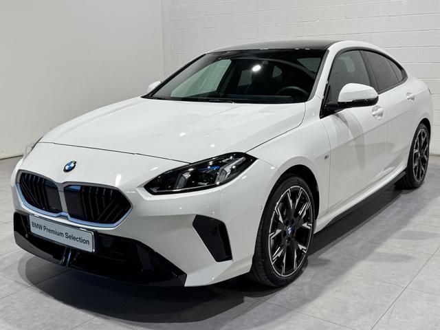 Fotos de BMW Serie 2 220d Gran Coupe color Blanco. Año 2025. 120KW(163CV). Diésel. En concesionario Quadis Munich (Manresa) de Barcelona