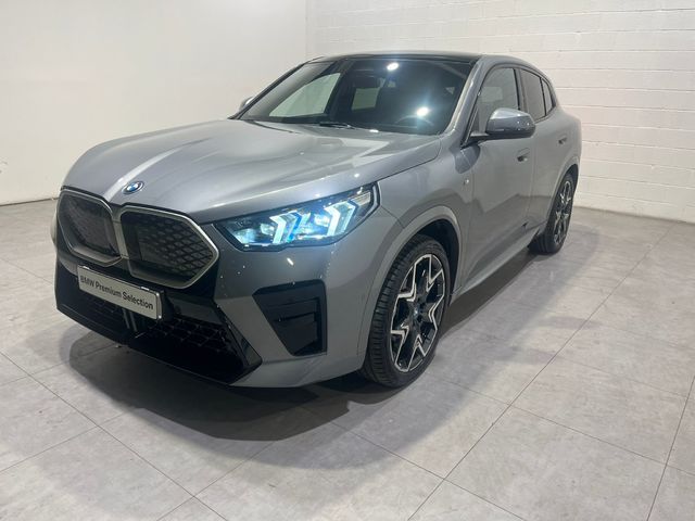 Fotos de BMW iX2 eDrive20 color Gris. Año 2025. 150KW(204CV). Eléctrico. En concesionario Quadis Munich (Terrassa) de Barcelona