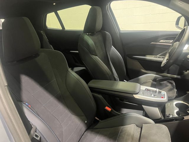 BMW iX2 eDrive20 color Gris. Año 2025. 150KW(204CV). Eléctrico. En concesionario Quadis Munich (Terrassa) de Barcelona