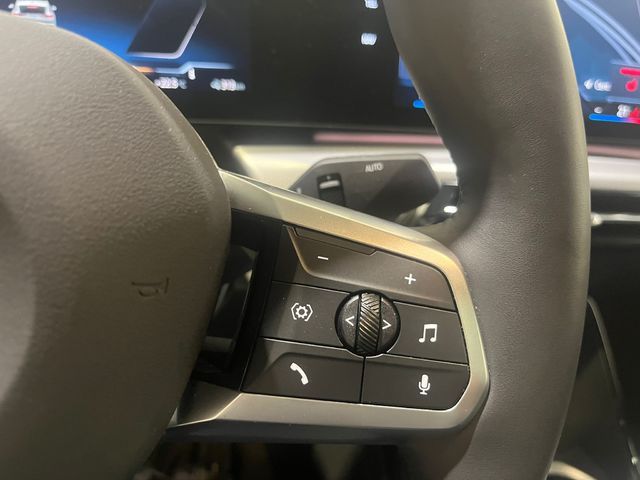 BMW iX2 eDrive20 color Gris. Año 2025. 150KW(204CV). Eléctrico. En concesionario Quadis Munich (Terrassa) de Barcelona