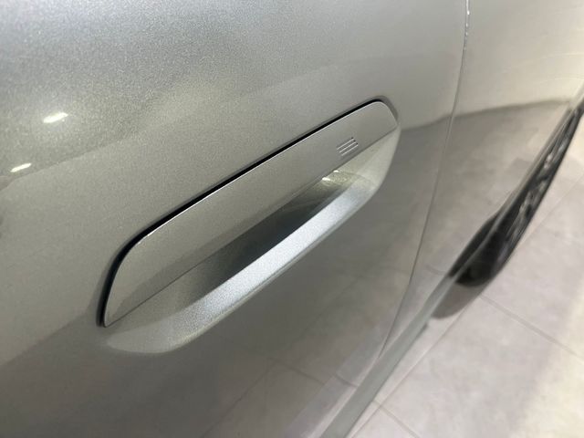 BMW iX2 eDrive20 color Gris. Año 2025. 150KW(204CV). Eléctrico. En concesionario Quadis Munich (Terrassa) de Barcelona