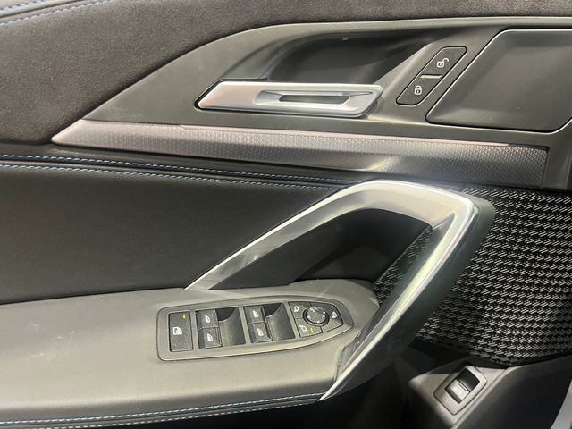 BMW iX2 eDrive20 color Gris. Año 2025. 150KW(204CV). Eléctrico. En concesionario Quadis Munich (Terrassa) de Barcelona