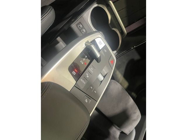 BMW iX2 eDrive20 color Gris. Año 2025. 150KW(204CV). Eléctrico. En concesionario Quadis Munich (Terrassa) de Barcelona