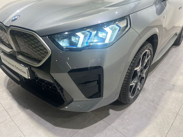 BMW iX2 eDrive20 color Gris. Año 2025. 150KW(204CV). Eléctrico. En concesionario Quadis Munich (Terrassa) de Barcelona