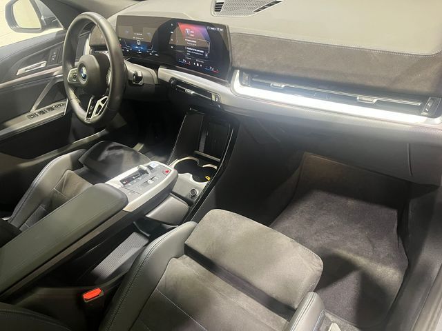 BMW iX2 eDrive20 color Gris. Año 2025. 150KW(204CV). Eléctrico. En concesionario Quadis Munich (Terrassa) de Barcelona