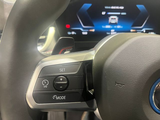 BMW iX2 eDrive20 color Gris. Año 2025. 150KW(204CV). Eléctrico. En concesionario Quadis Munich (Terrassa) de Barcelona