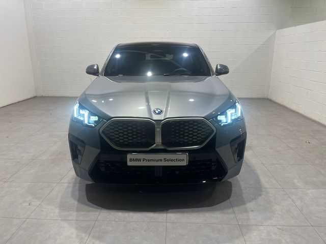 Fotos de BMW iX2 eDrive20 color Gris. Año 2025. 150KW(204CV). Eléctrico. En concesionario Quadis Munich (Terrassa) de Barcelona