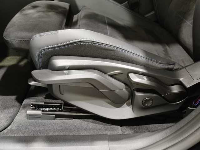 BMW iX2 xDrive30 color Negro. Año 2025. 230KW(313CV). Eléctrico. En concesionario Quadis Munich (Manresa) de Barcelona